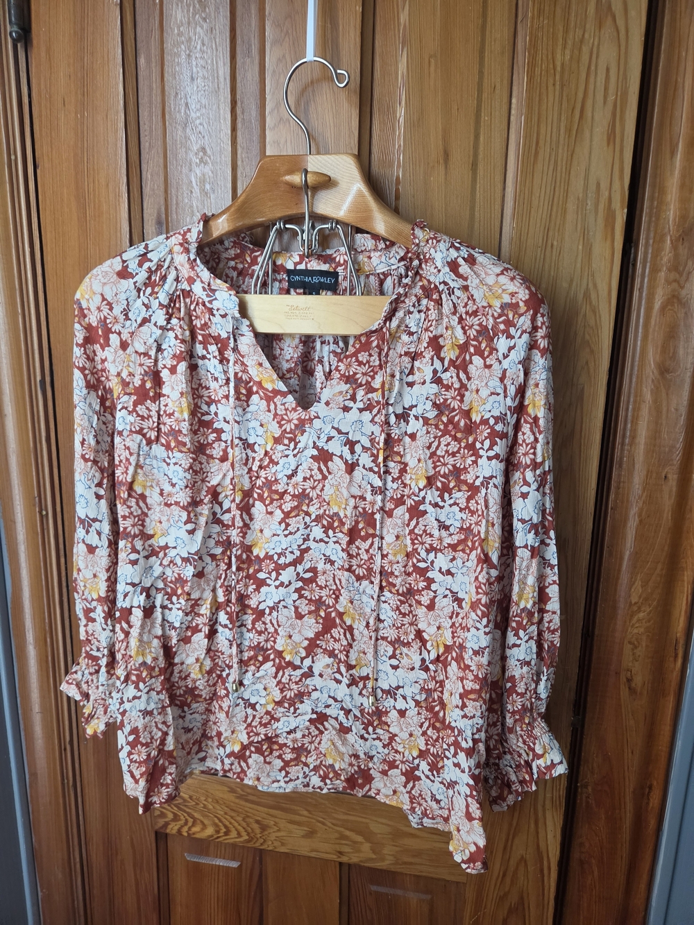 Cynthia Rowley Rust Floral V‑Neck Blouse with White & Yellow Flowers